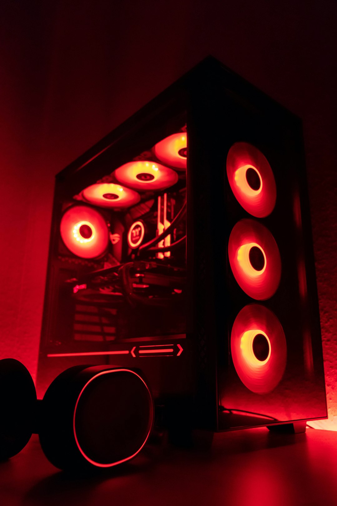 Home Professional watercooled gaming/workstation computer and headset with red LED lighting
